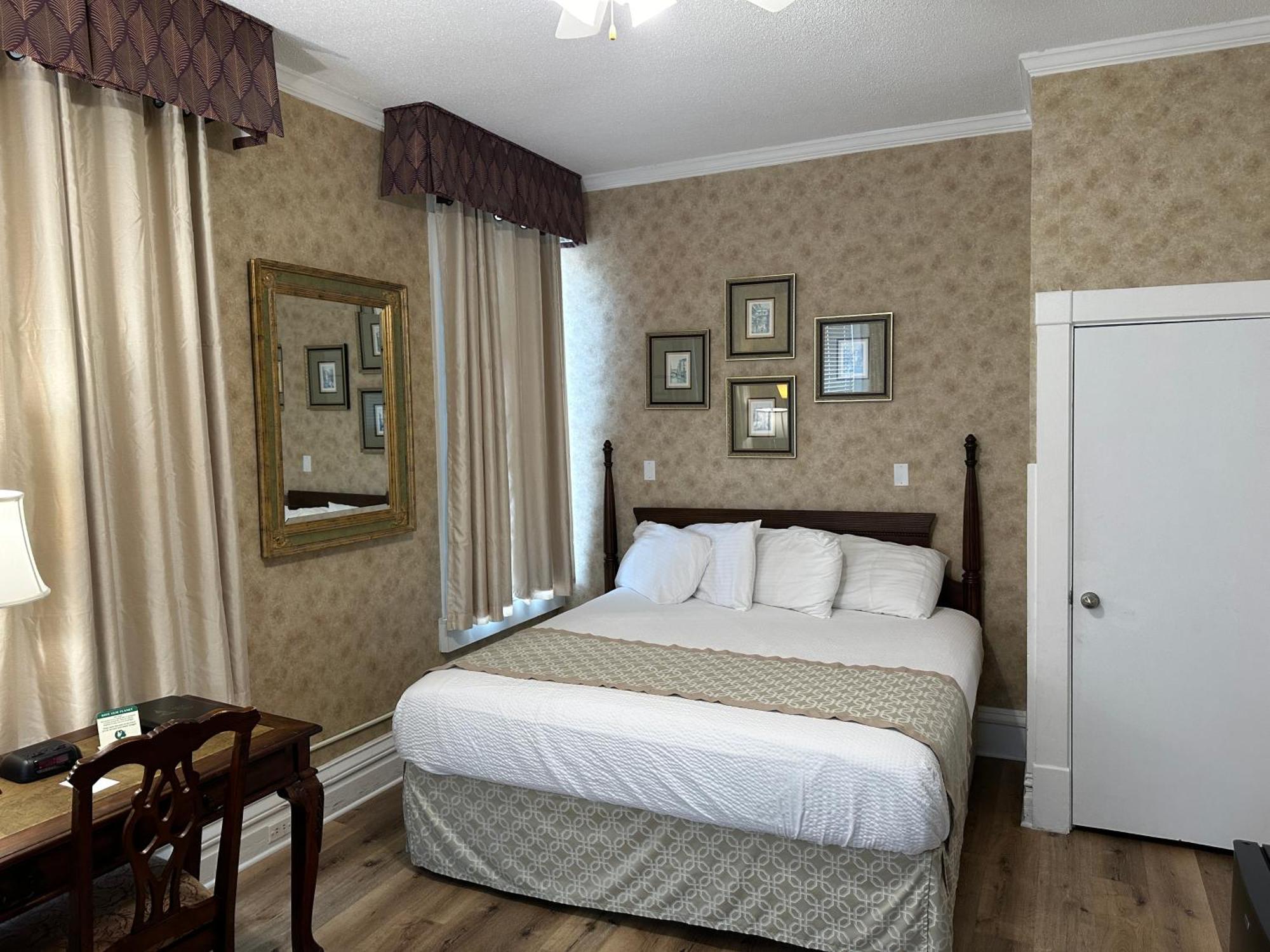 Aparthotel Island House Historic Vacation