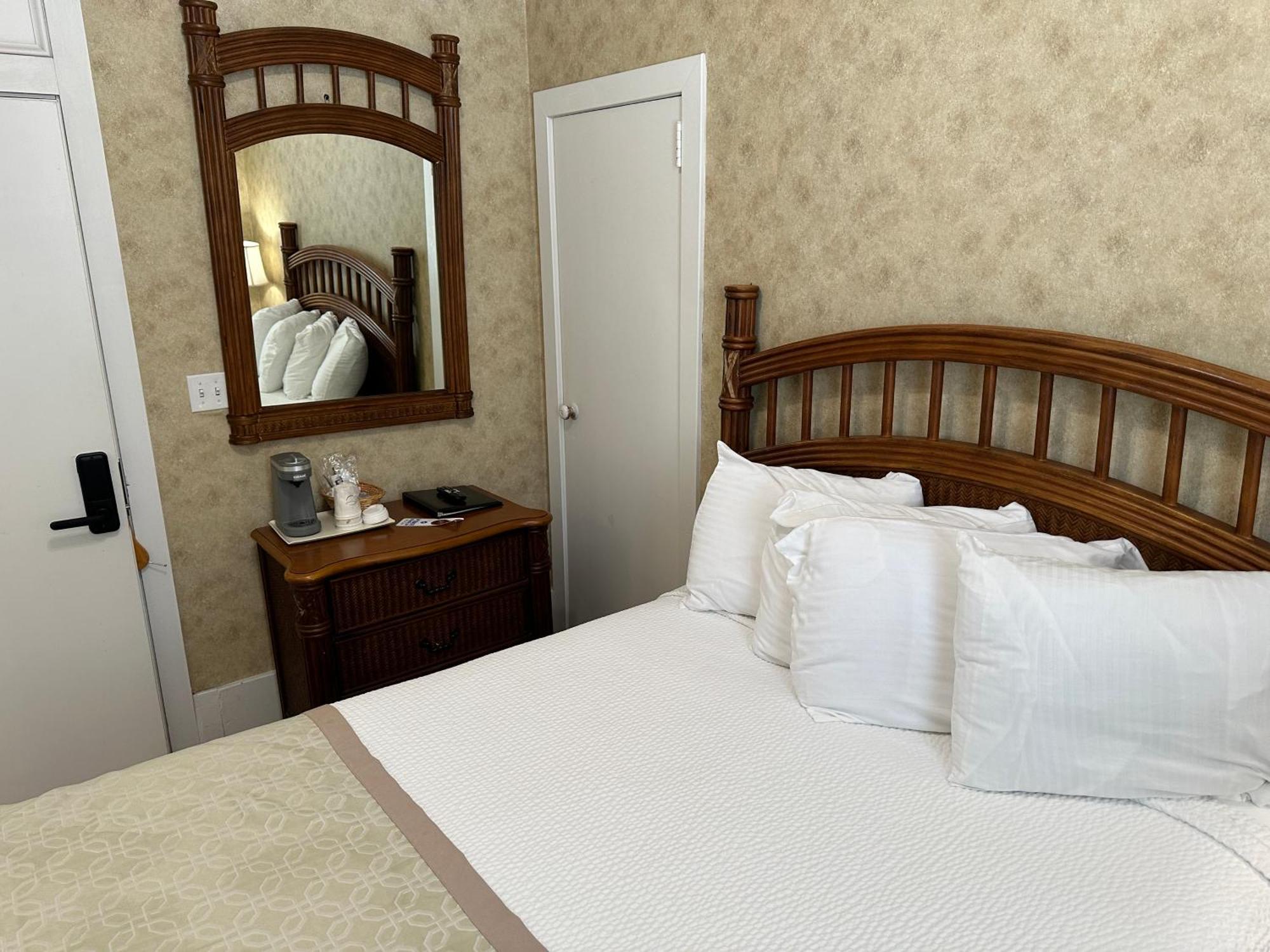 Island House Historic Vacation Aparthotel 2*