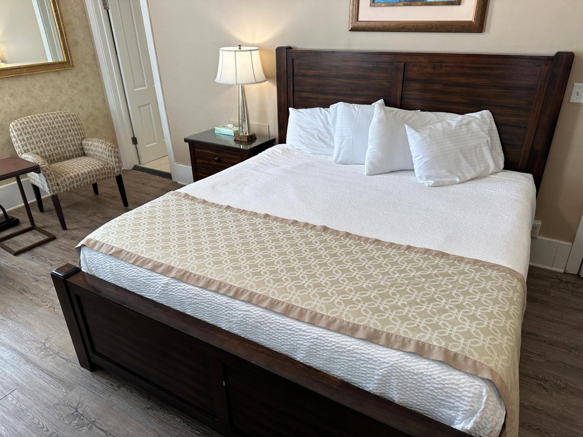 Island House Historic Vacation Aparthotel 2*